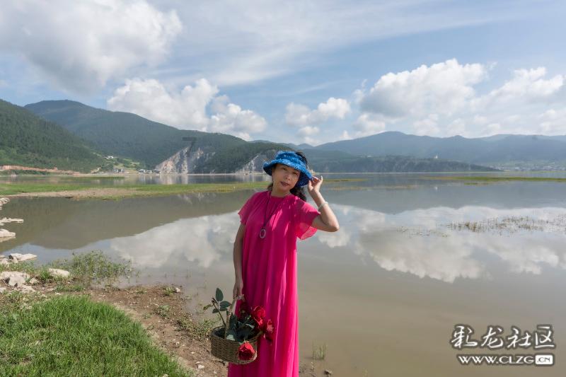 可爱的女生解救